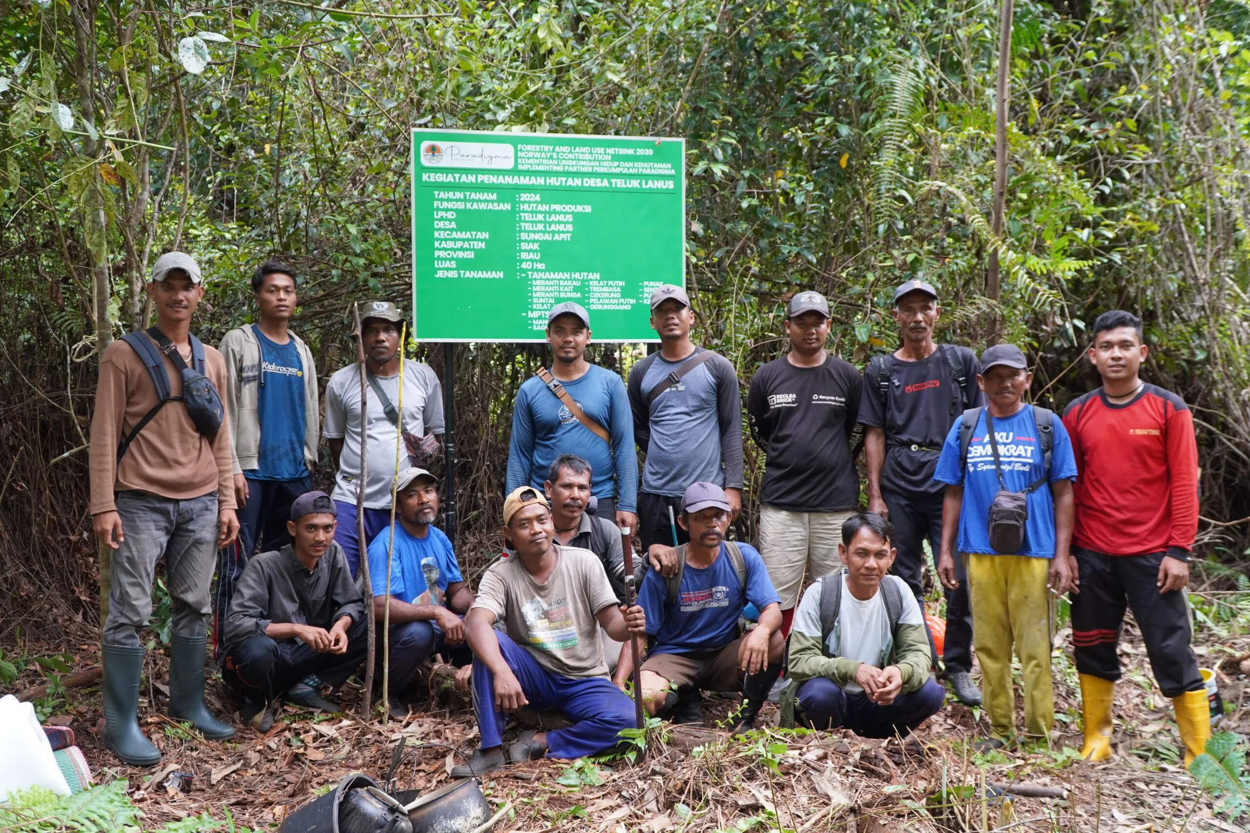 Pemulihan lahan melalui penanaman bibit jenis Multi Purpose Tree Species (MPTS) dan Sagu pada Kawasan Perhutanan Sosial Riau di Hutan Desa Teluk Lanus